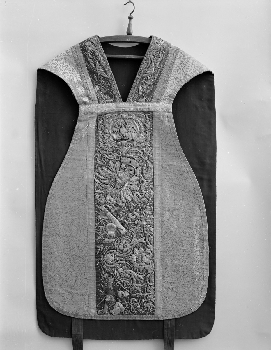 Kościół pw. Wniebowzięcia NMP i Świętego Józefa - ornat św. Kazimierza, przód, 1650-60, haft Polski, skan 1