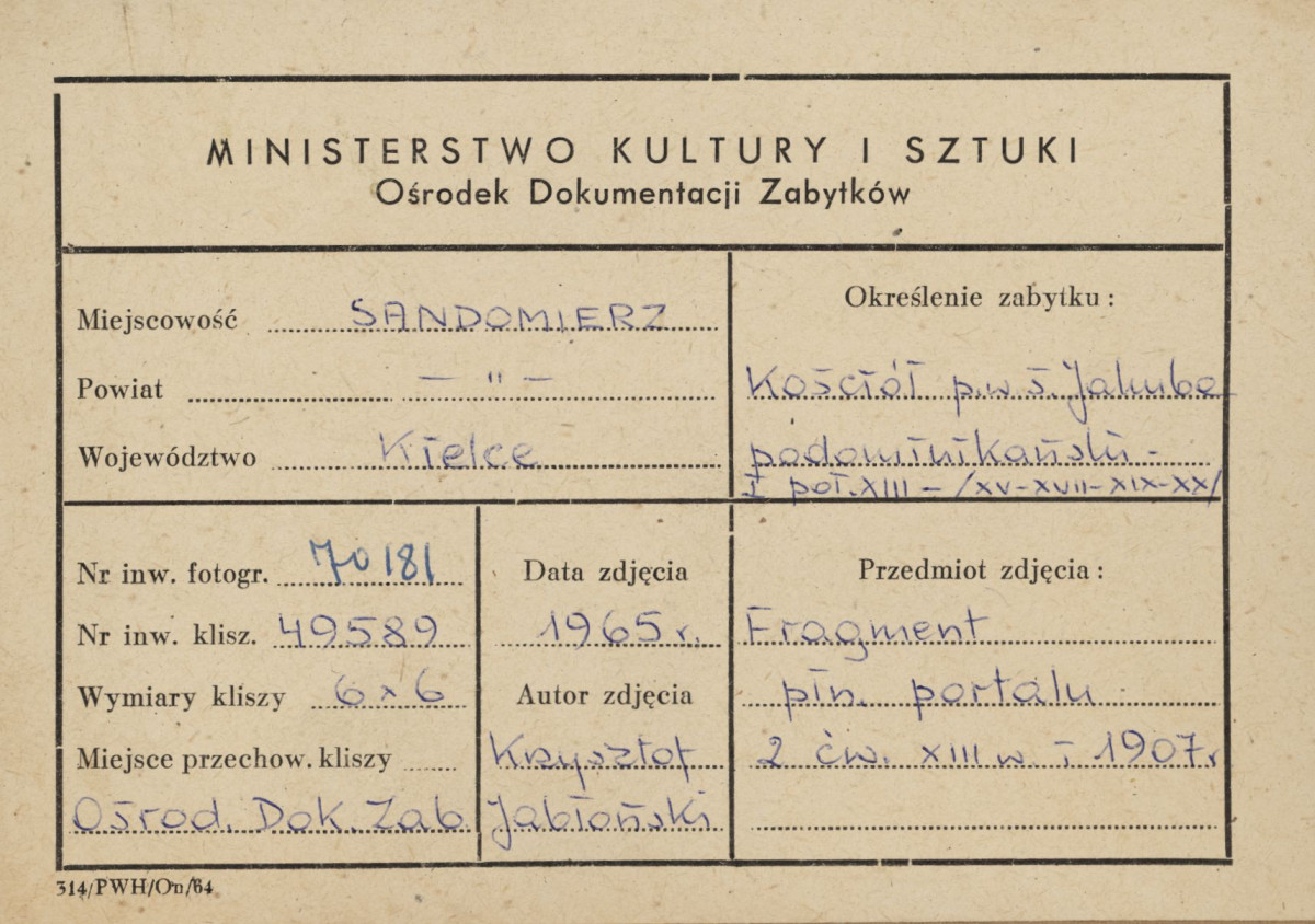 Zespół klasztorny Dominikanów - kościół, portal główny - fragment środkowego filaru - metryczka, skan 1