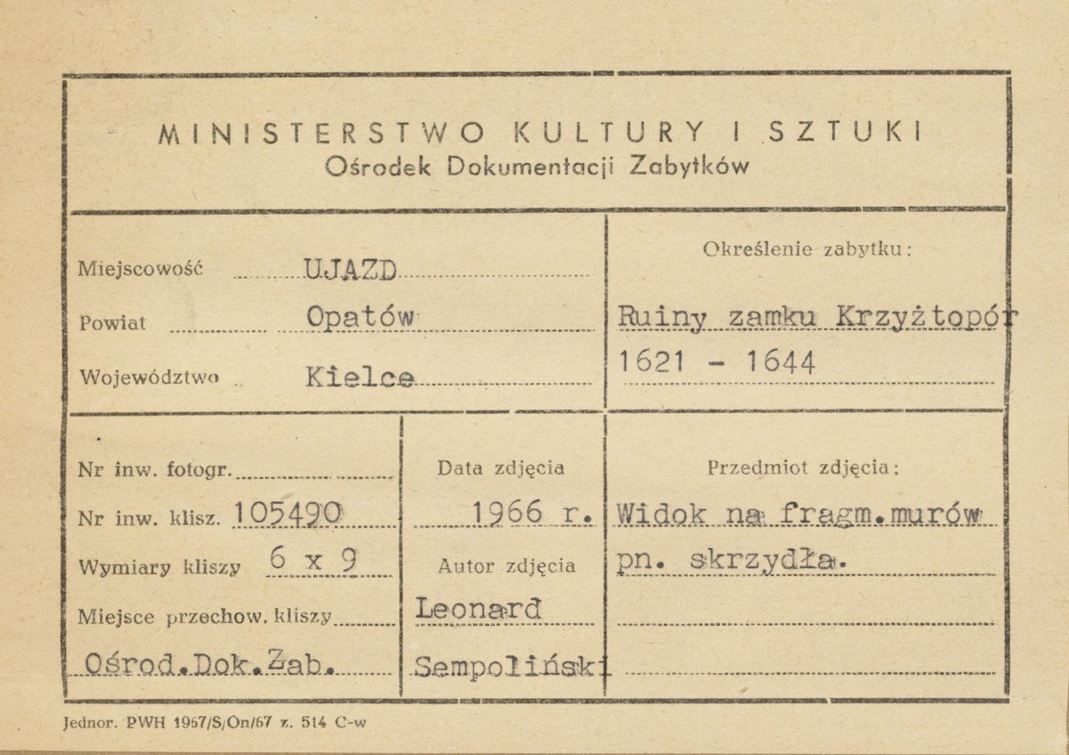 Ruiny zamku  Krzyżtopór  -  wnętrze wieży na bastionie płn. - metryczka, skan 1