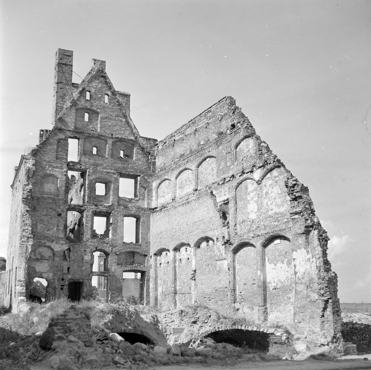 kamienica Kletzanów - wnętrze, ruina, skan 1