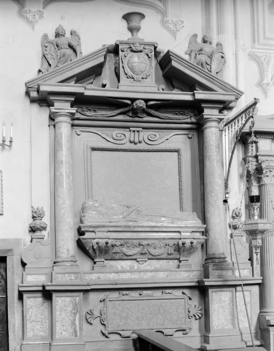 kościół pw. Nawiedzenia Najświętszej Marii Panny - wnętrze: nagrobek, skan 1