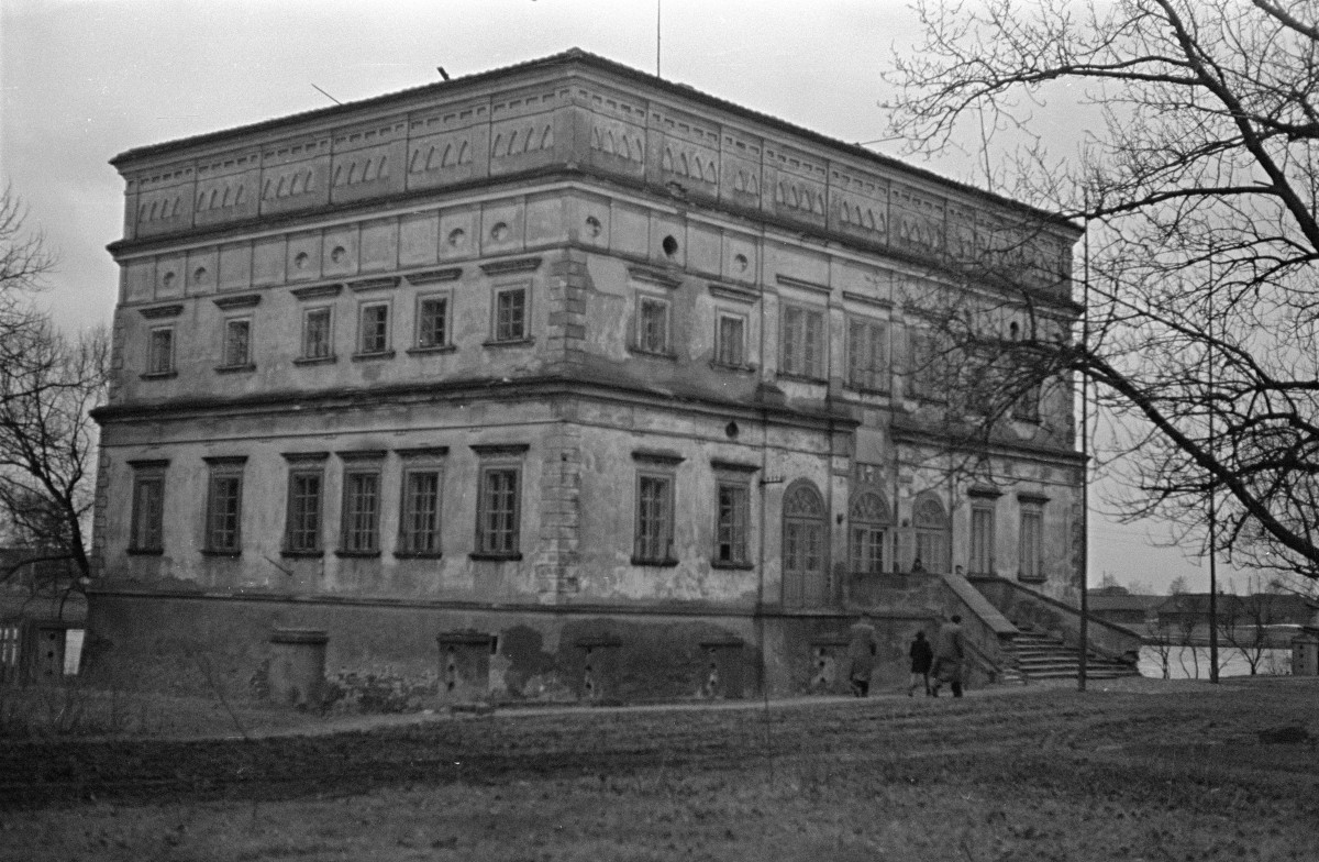 pałac - elewacja frontowa, skan 1