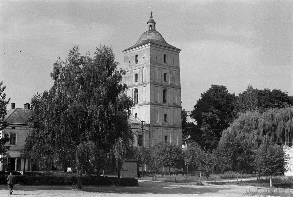 kościół pw. Świętej Trójcy i Wszystkich Świętych - dzwonnica, skan 1