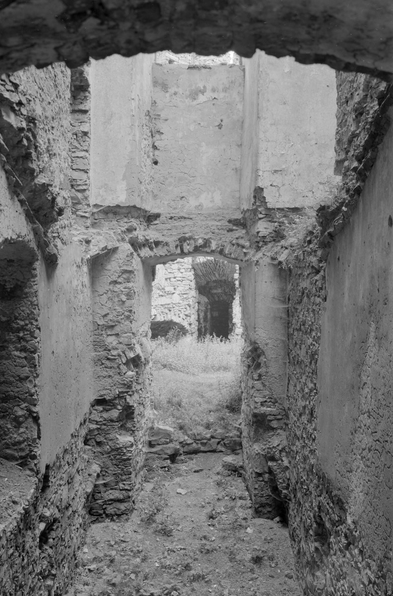 zamek Krzyżtopór - pałac Ossolińskiego - fragment wnętrza - korytarz, skan 1