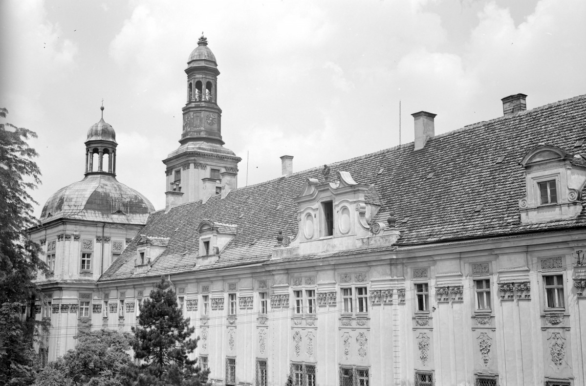 sanktuarium św. Jadwigi Śląskiej - widok ogólny, elewacja, skan 1