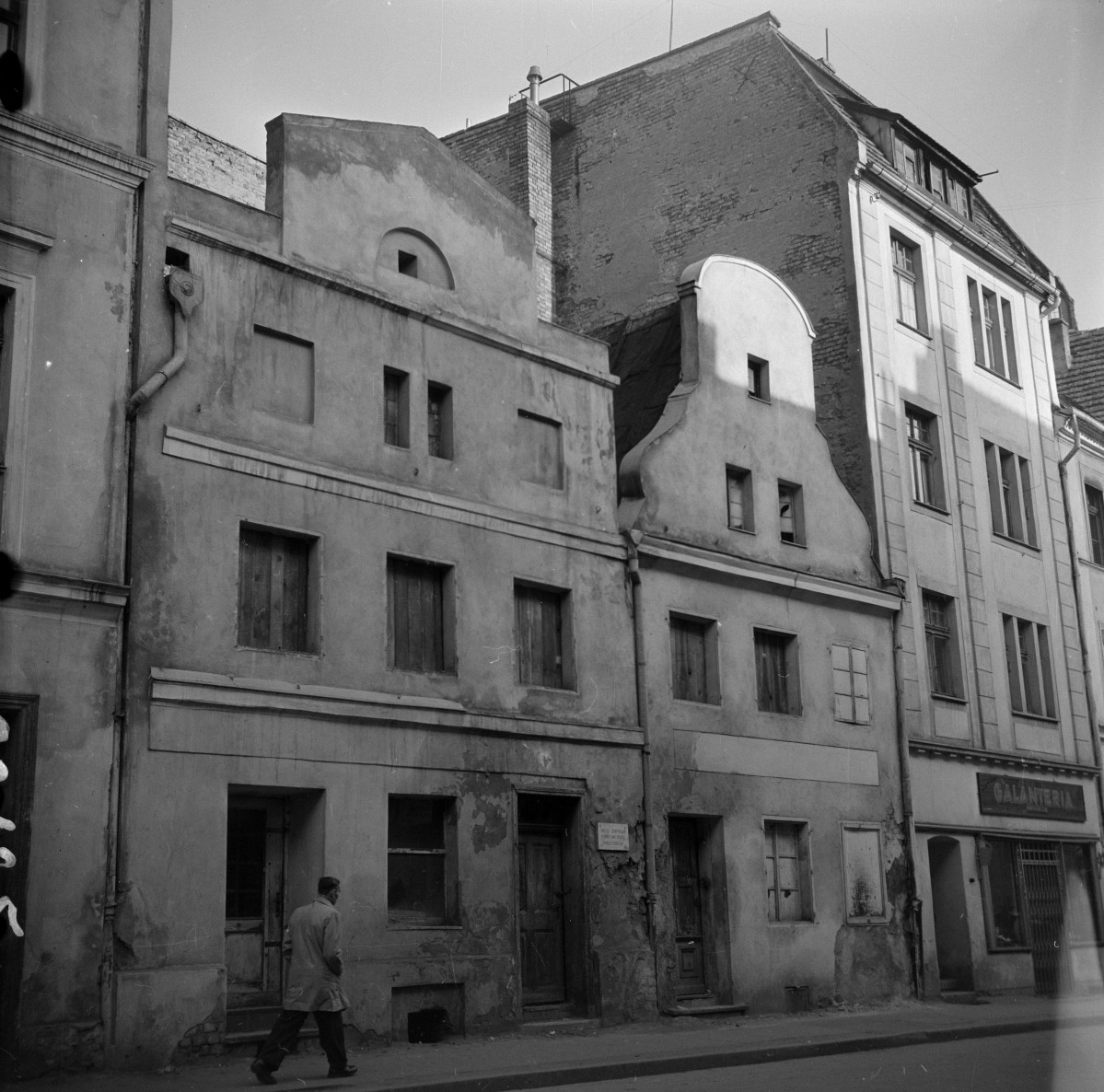 kamienice - elewacja frontowa, skan 1