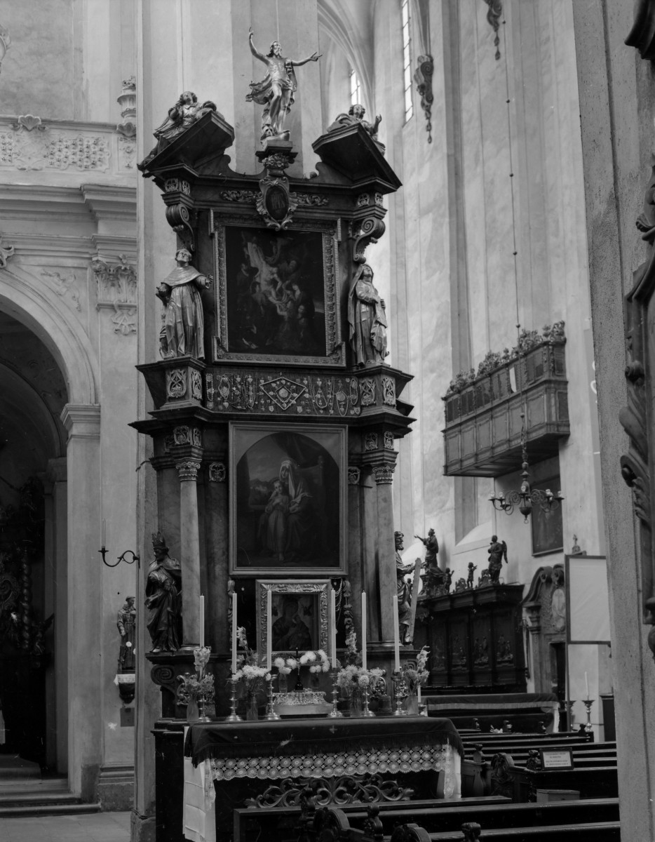 kościół klasztorny augustianów eremitów, ob. parafialny pw. św.św. Wacława, Doroty i Stanisława - wnętrze: ołtarz boczny, skan 1