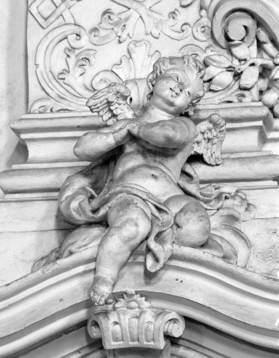 klasztor Benedyktynek - kościół pw. Wniebowzięcia Najświętszej Maryi Panny - wnętrze - nawa główna - dekoracja głowicy filaru - fragment, skan 1