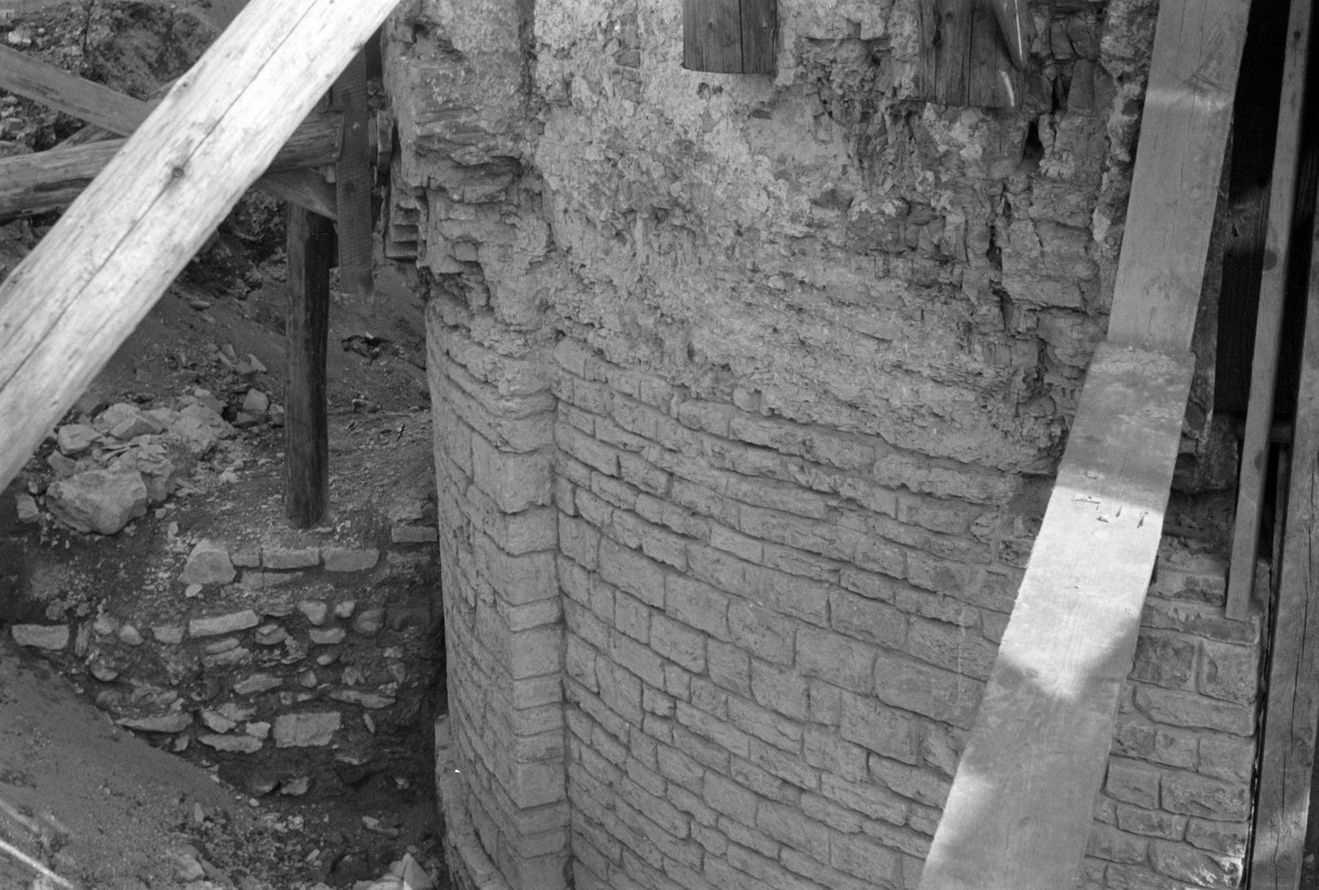 kaplica zamkowa - fragment rotundy, skan 1