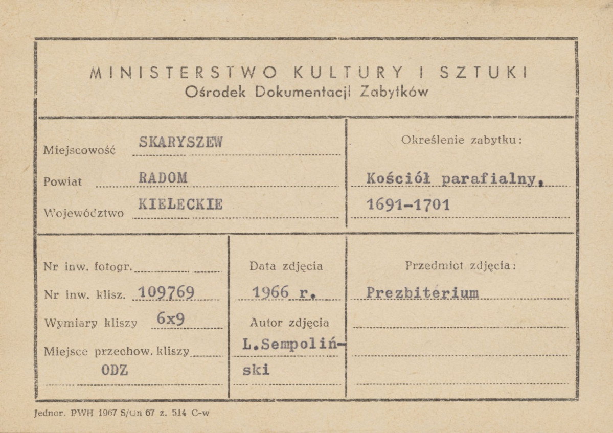 Kościół parafialny - widok na prezbiterium od strony płd. - wsch. - metryczka, skan 1