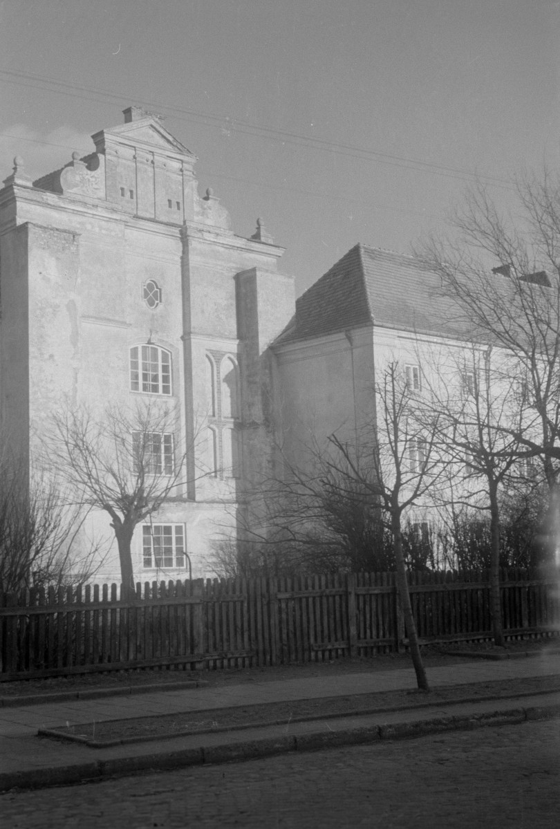 klasztor dominikanów - elewacja, skan 1