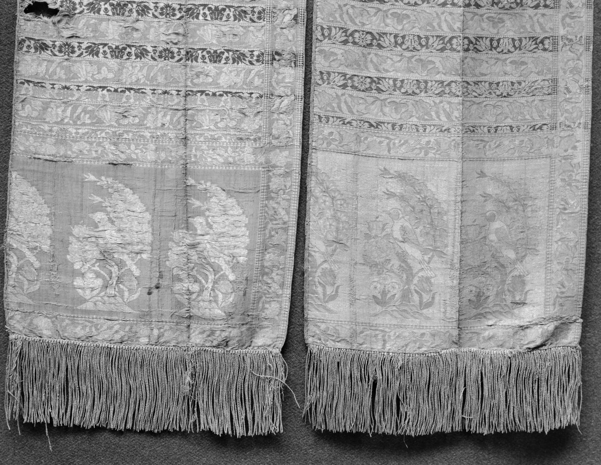 kościół pw. Wniebowzięcia Najświętszej Maryi Panny i św. Zygmunta - Muzeum Diecezjalne - zbiory - pas perski złoty i srebrny - fragment, skan 1