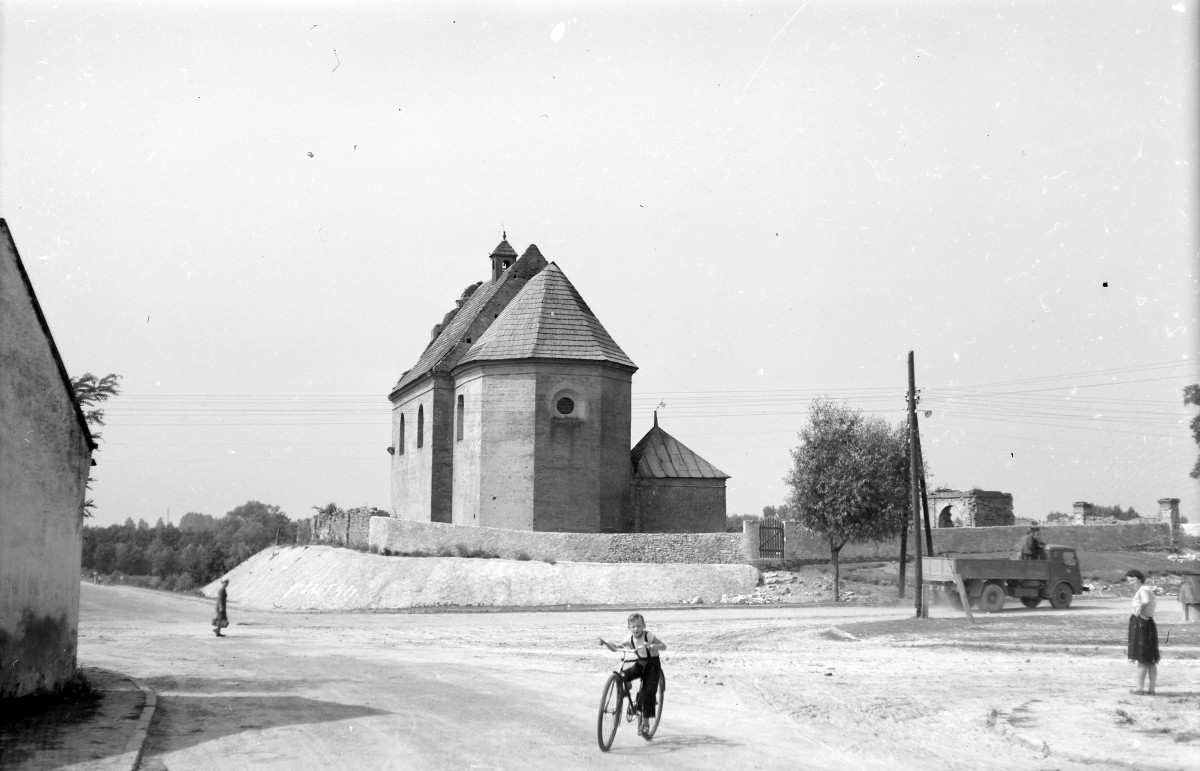 kościół klasztorny reformatów, ob. pw. św. Anny - widok od południowego-wschodu, skan 1