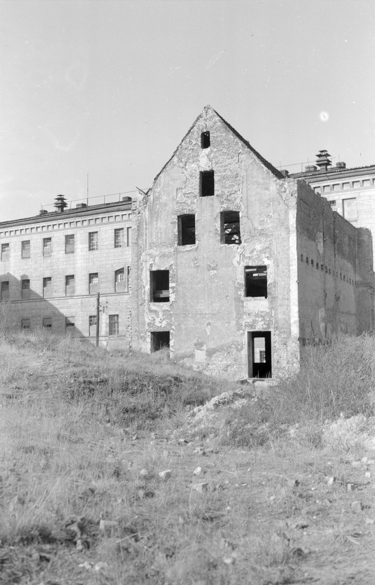 kamienice w pobliżu Bramy Wrocławskiej - elewacja frontowa, skan 1