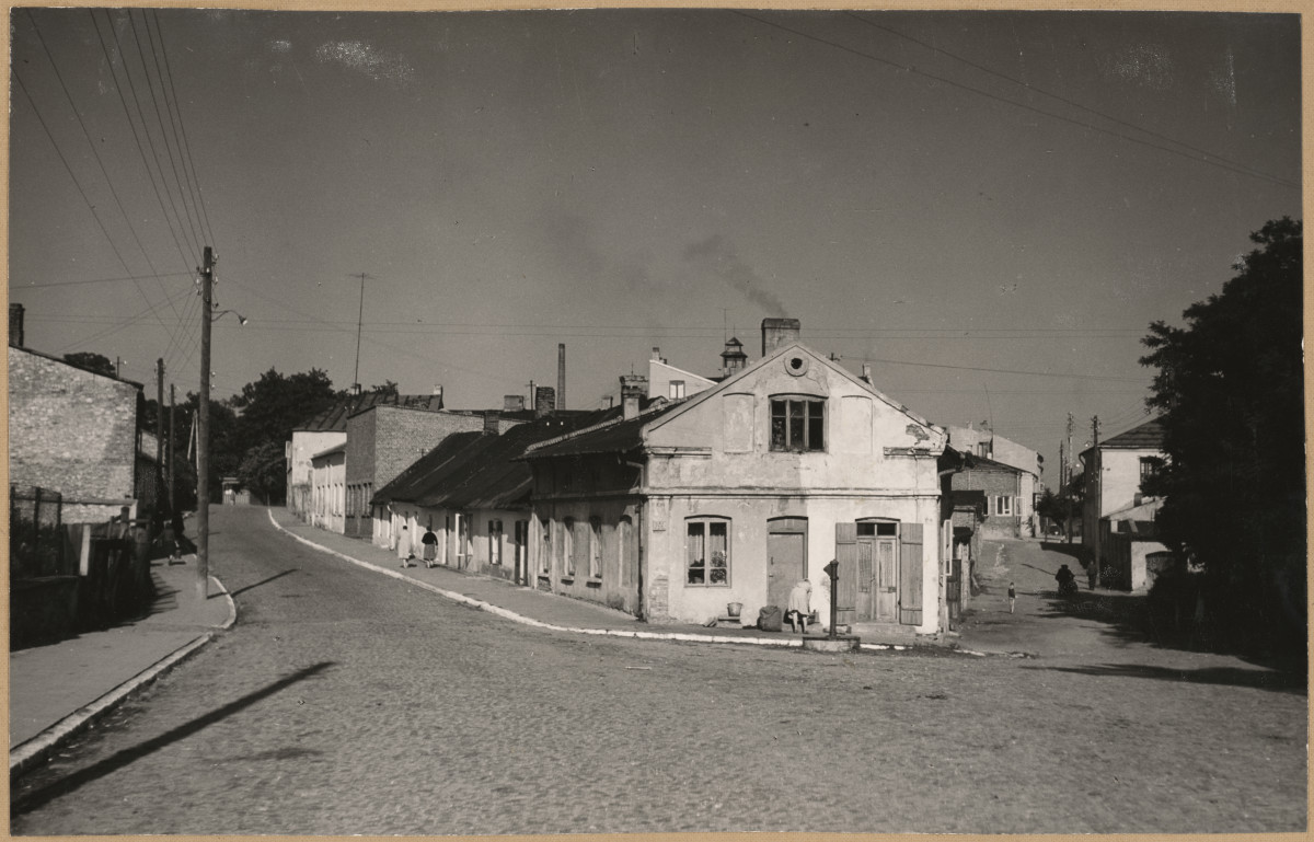 Miasto - ulica 1 Maja róg Cichej -  widok ogólny zabudowy 

 , skan 1