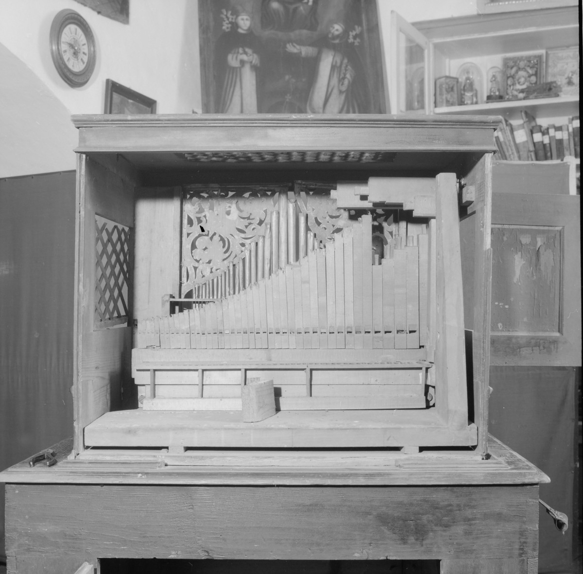 Klasztor ss. Klarysek - wnętrze, pozytywka od środka, z pierwszej połowy XVII wieku, skan 1