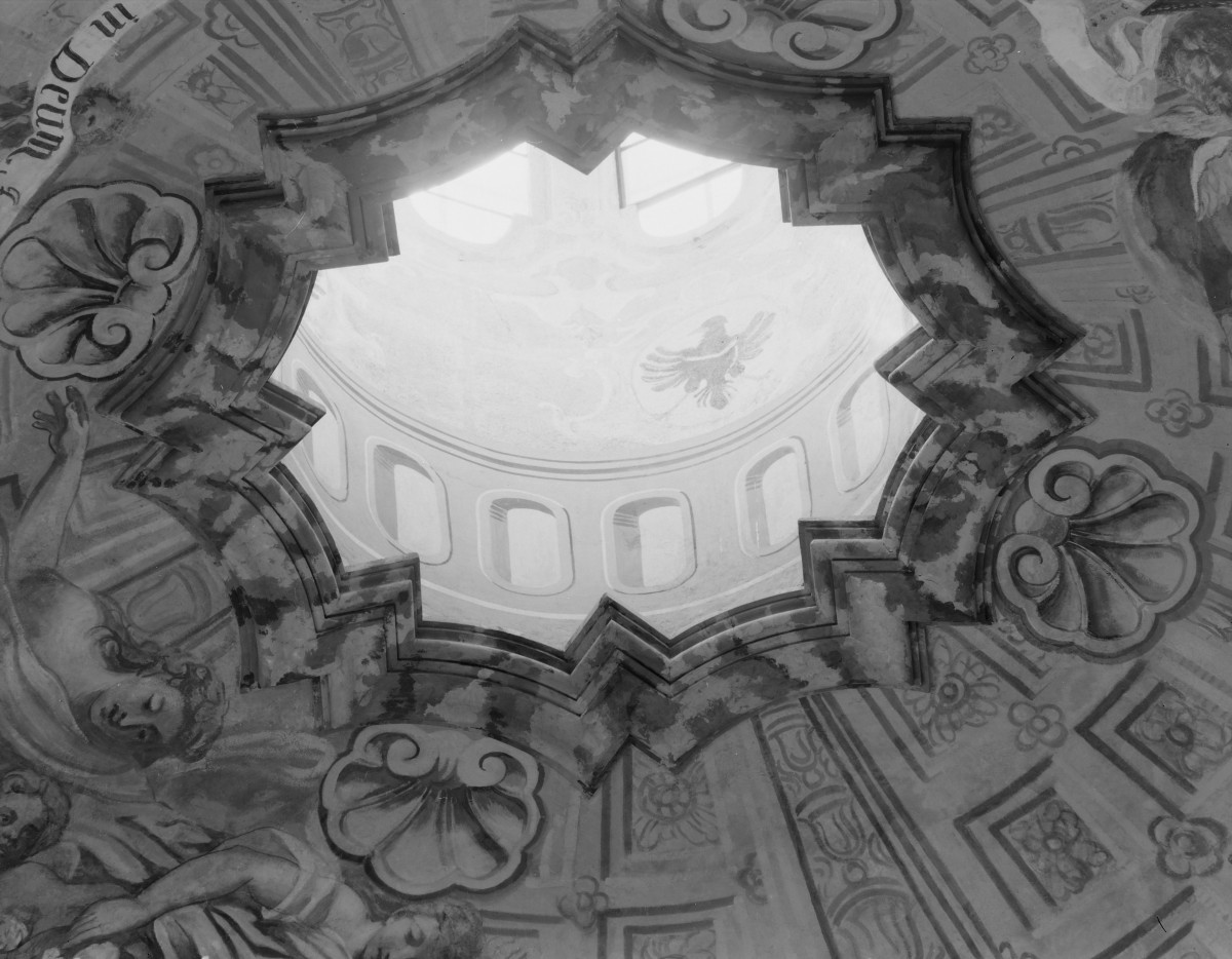 mauzoleum Piastów Świdnickich przy kościele pw. Wniebowzięcia Najświętszej Marii Panny - wnętrze: górna część kopuły (latarnia), skan 1