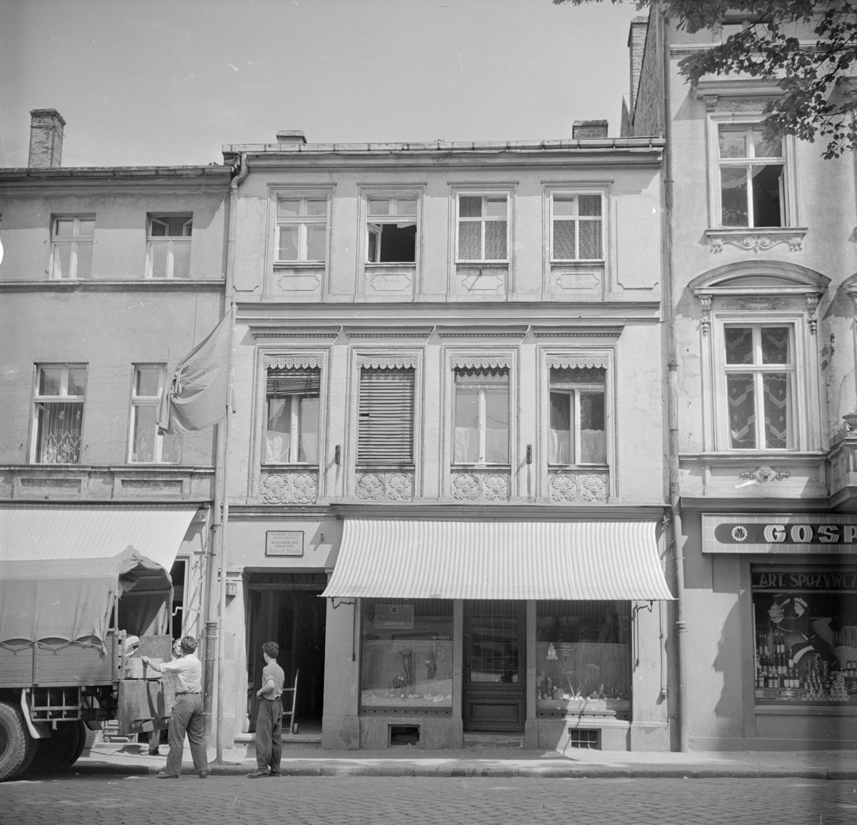 kamienica - elewacja frontowa , skan 1