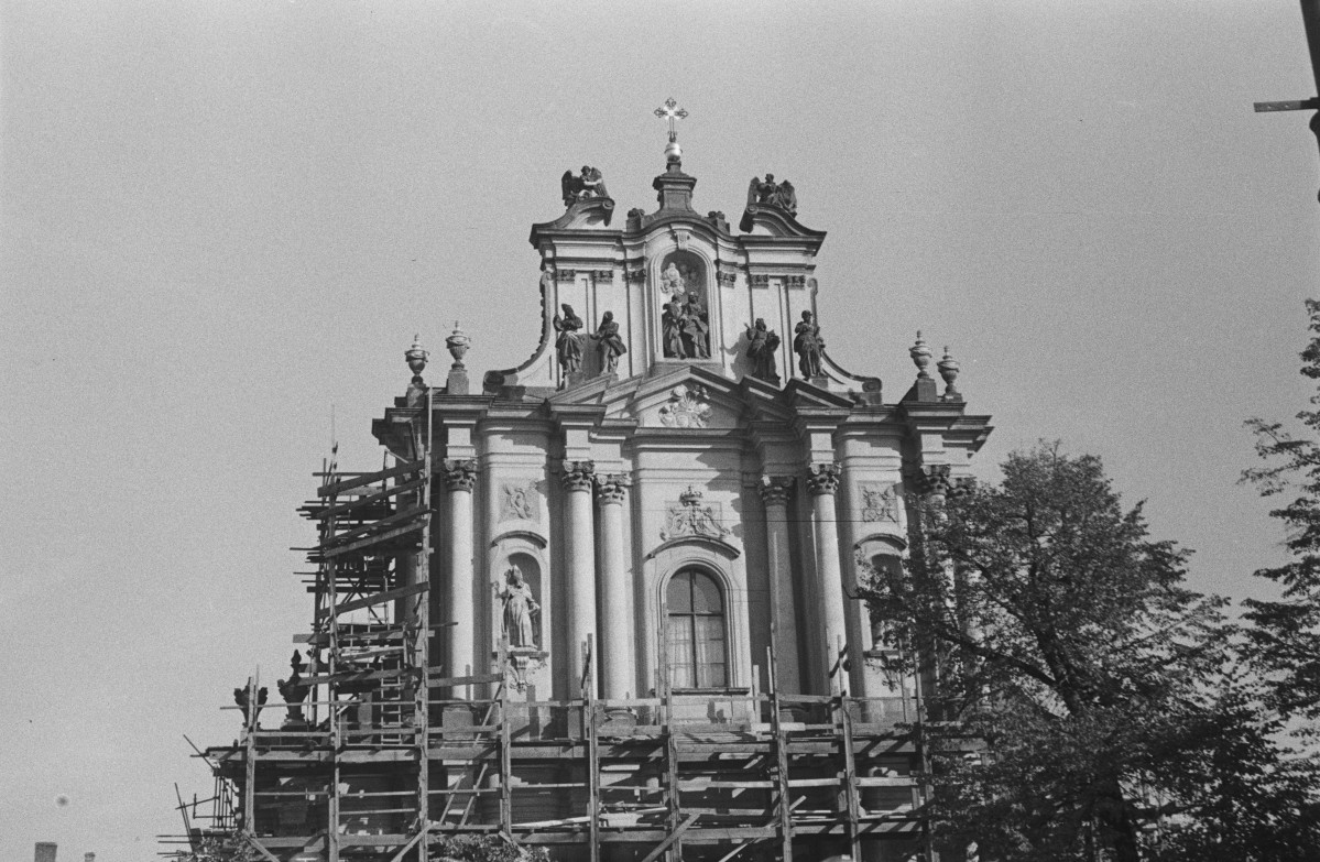 kościół Wizytek - fasada, cokoły, skan 1