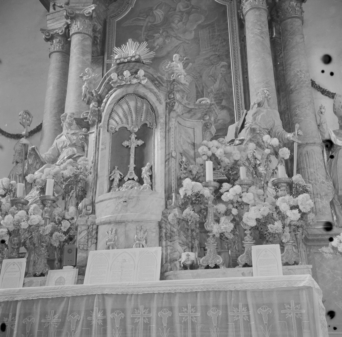 kościół Bożego Ciała i św. Norberta - ołtarz główny, tabernakulum, skan 1