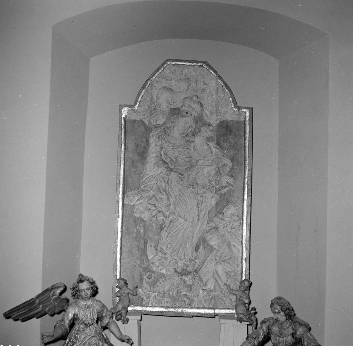 muzeum archidiecezjalne - rzeźba - Madonna z dzieciątkiem, skan 1