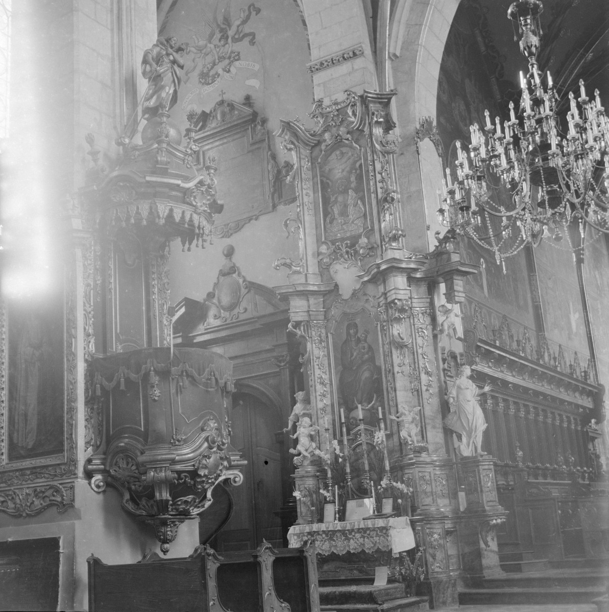 kościół pw. Narodzenia Najświętszej Maryi Panny - wnętrze - nawa główna - prezbiterium - fragment, skan 1