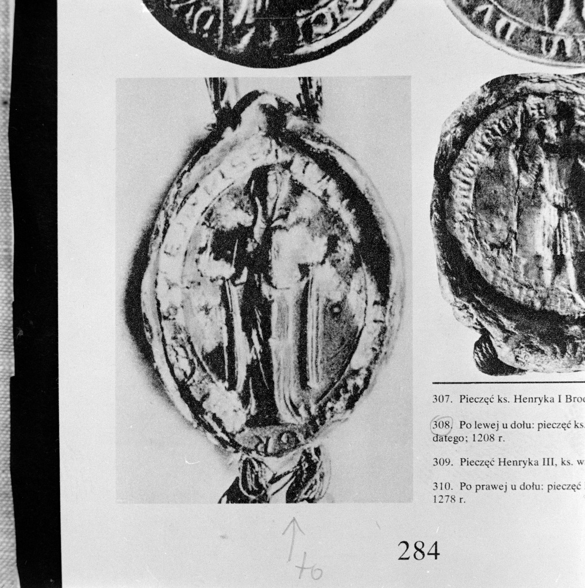 Kultura Polski Średniowiecznej X-XIII w. pod red. J. Dowiata (1985r.) - il. 308 Pieczęć ks. Jadwigi, żony Henryka I Brodatego; 1208 r., skan 1