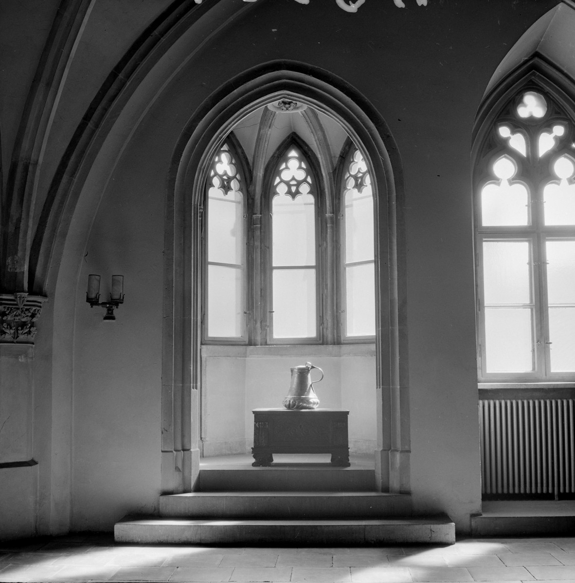 Ratusz - fragment wnętrza. Maswerk oraz wnęka., skan 1