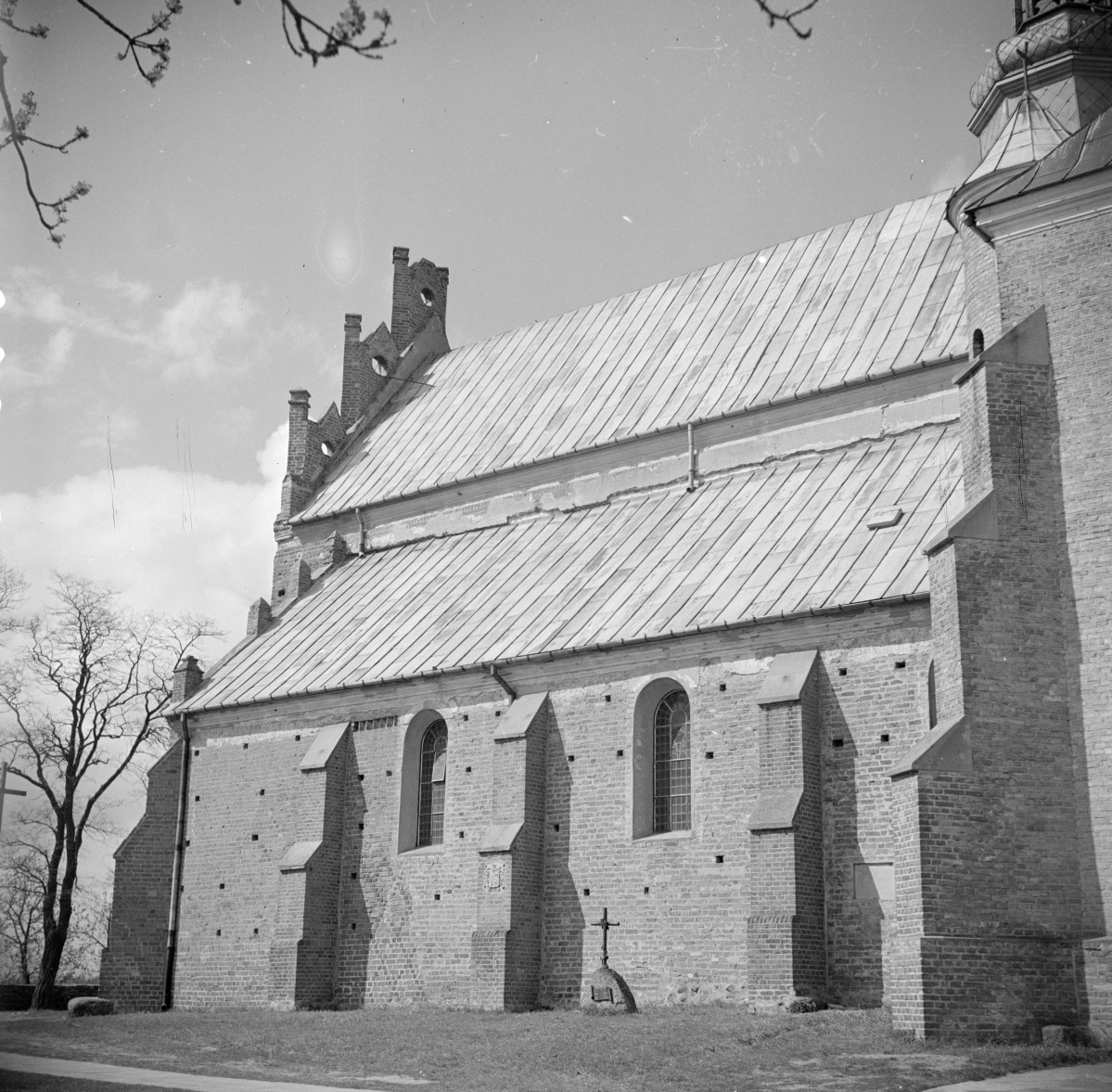 kościół pw. św. Narodzenia Najświętszej Marii Panny - elewacja północna, skan 1