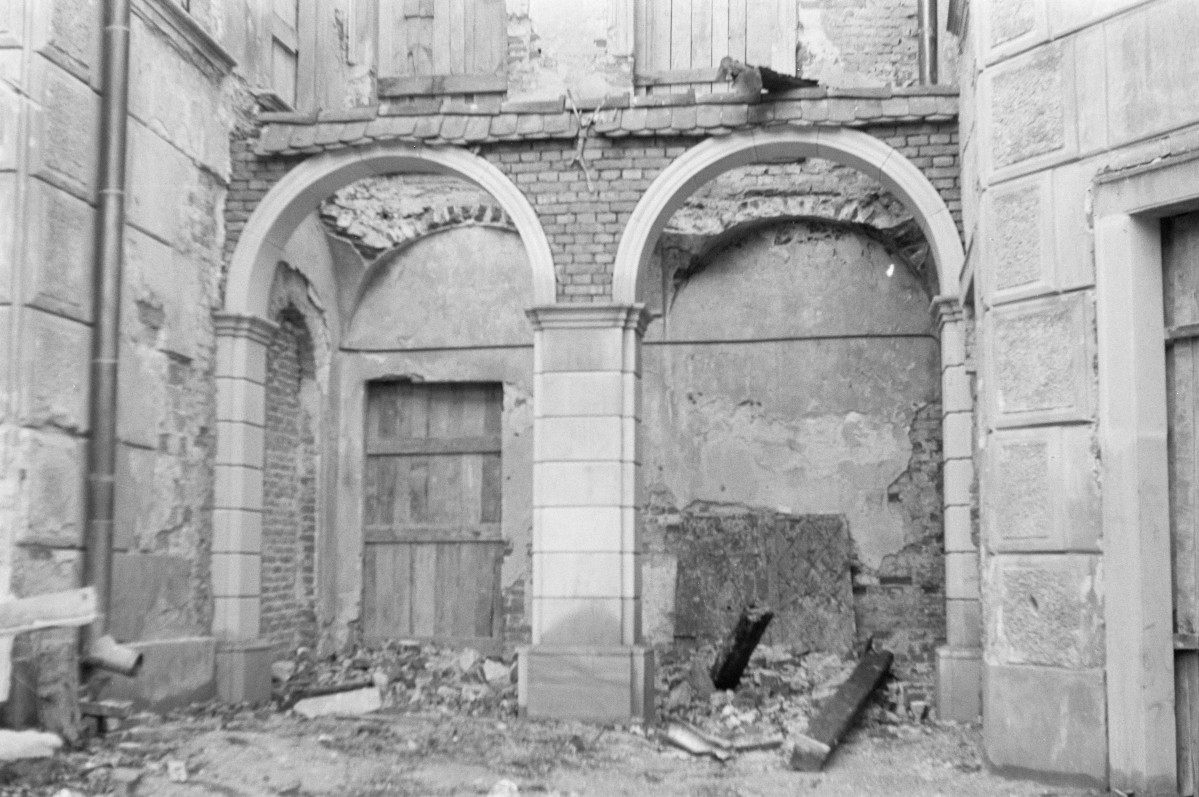 pałac Bielińskich - podcienie od strony parku, skan 1