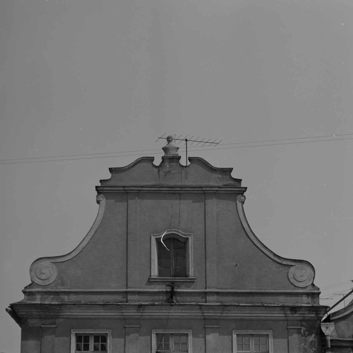 dom mieszkalny - elewacja frontowa - szczyt, skan 1