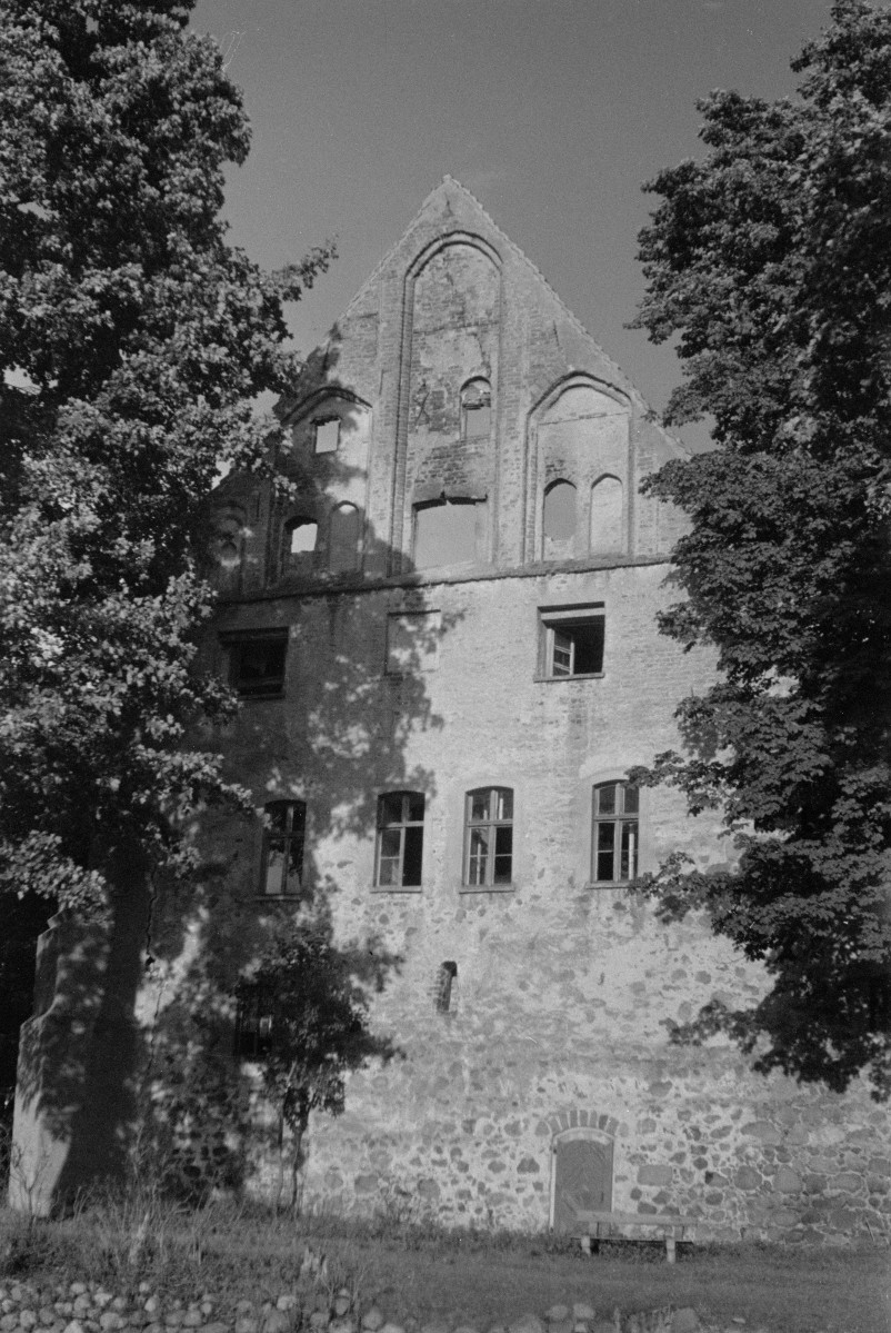 zamek - szczyt nad fosą zachodnią, skan 1