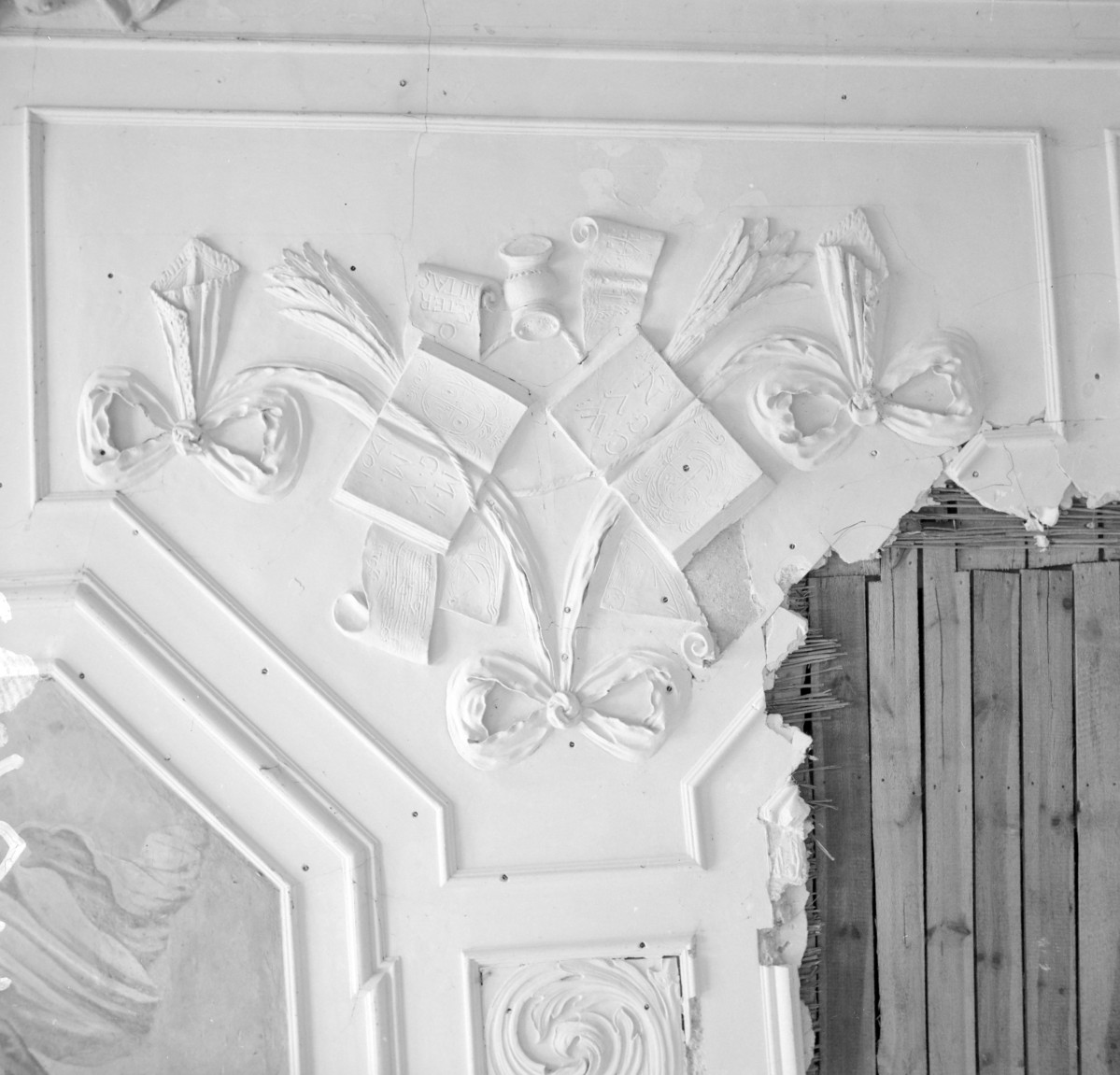 pałac - wnętrze: fragment plafonu w sali I p. w części południowej, skan 1