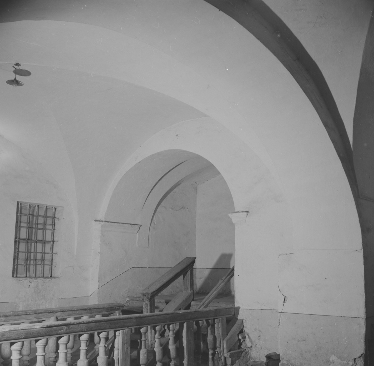 zespół poklasztorny - klatka schodowa na pierwsze piętro, skan 1