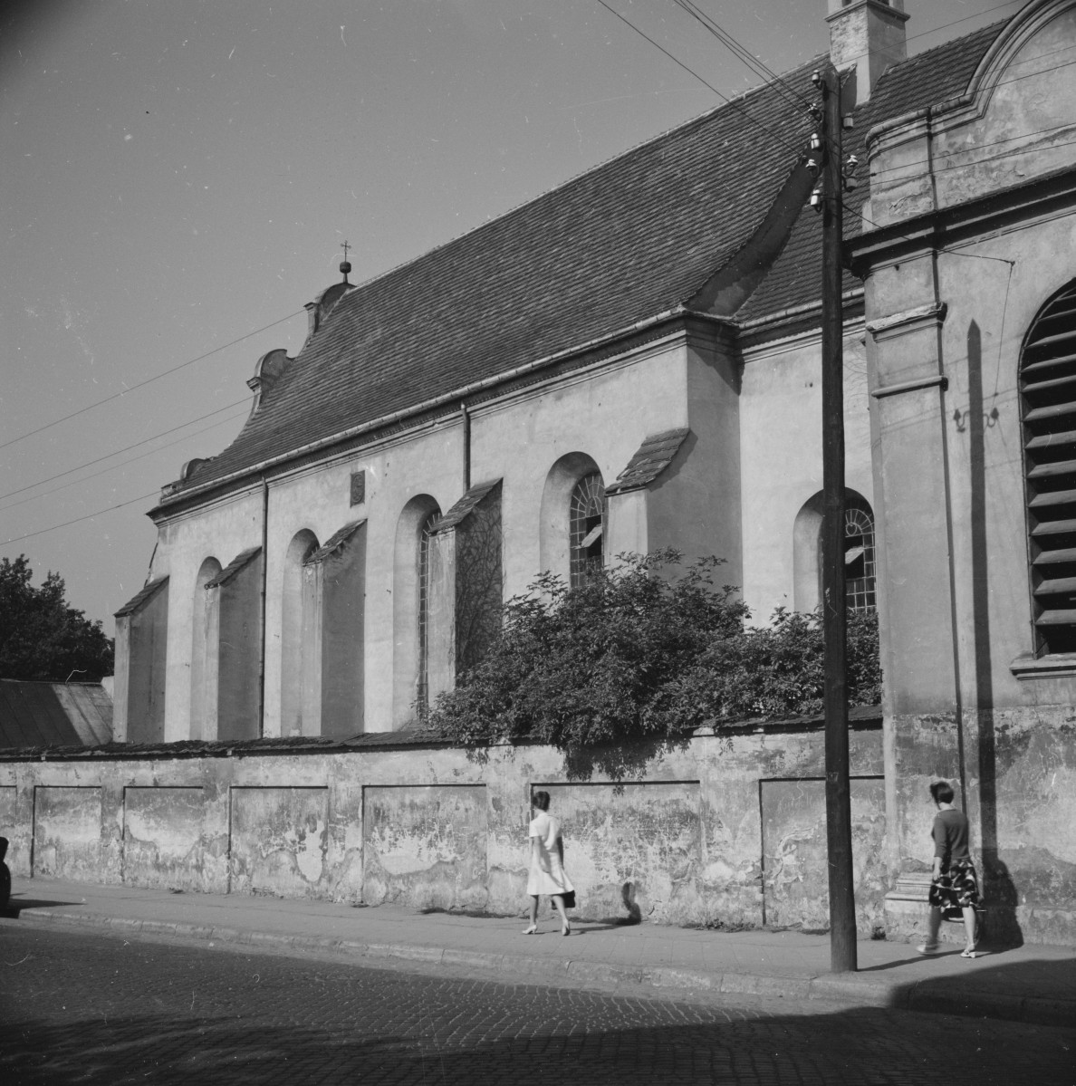 kościół klasztorny jezuitów pw. Nawiedzenia NMP - elewacja prezbiterium, skan 1