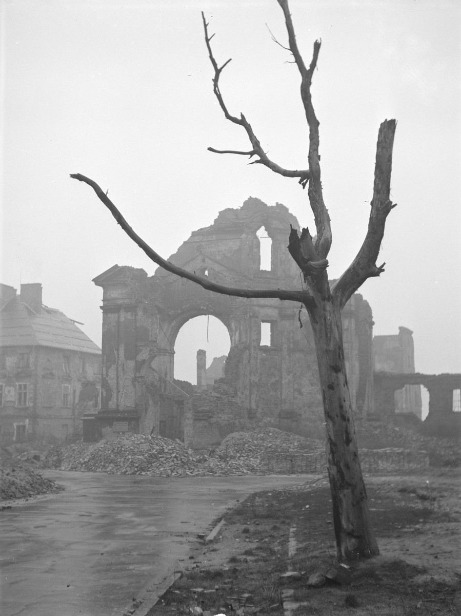 Kościół św. Kazimierza. Ruiny., skan 1