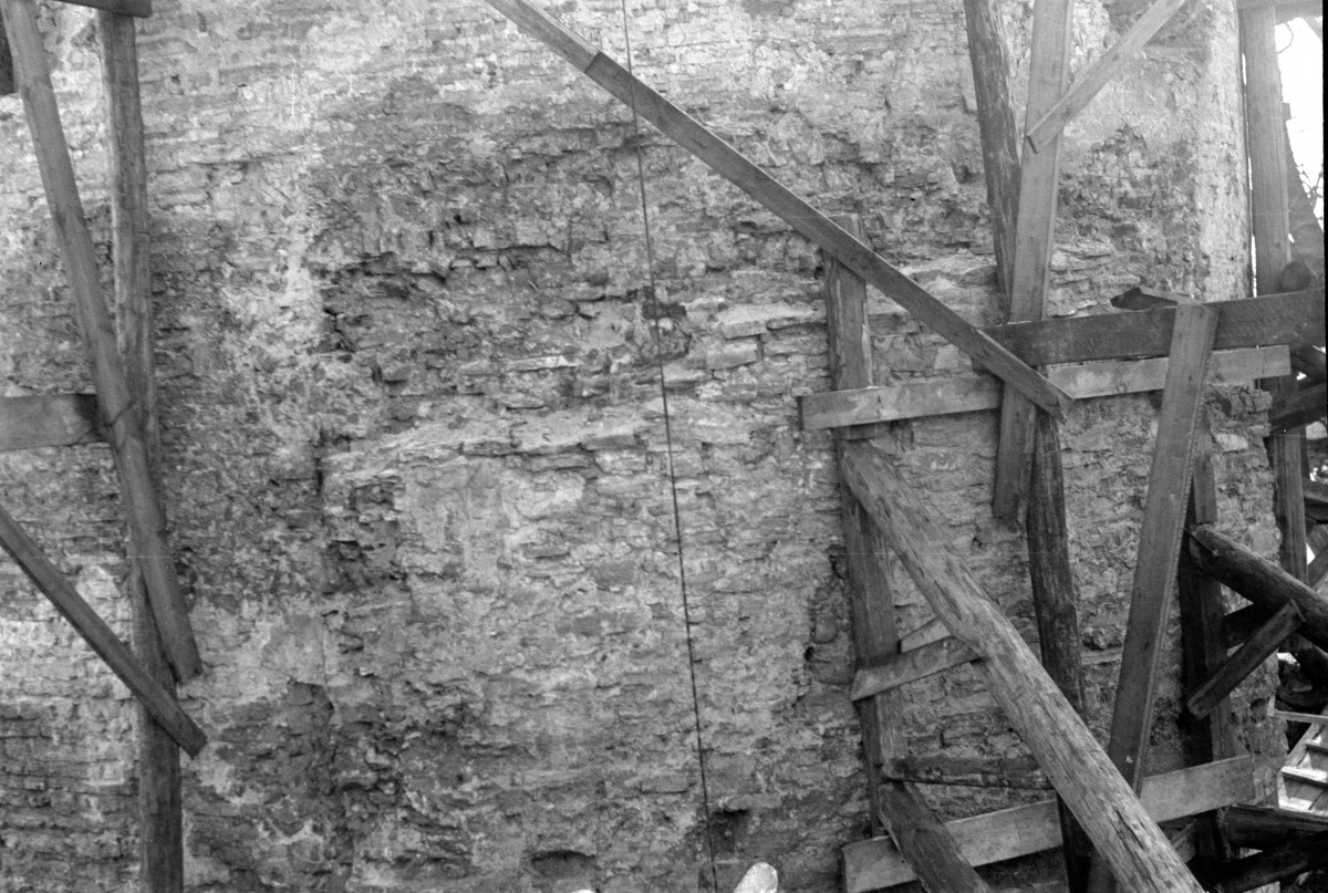 kaplica zamkowa - fragment ściany, skan 1