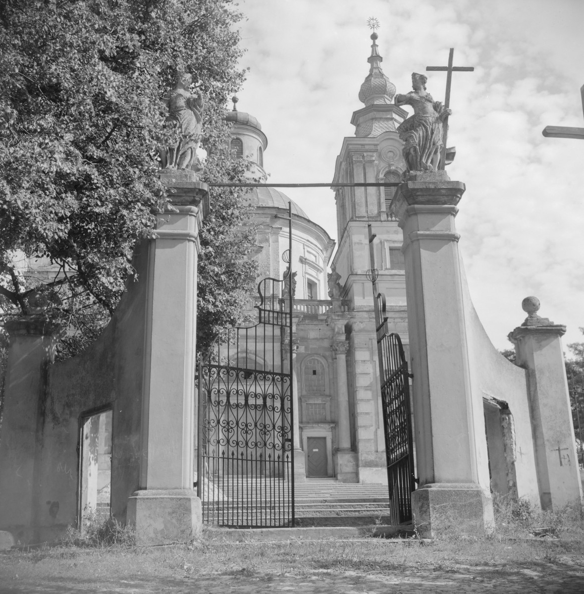 brama ogrodzenia kościelnego, skan 1