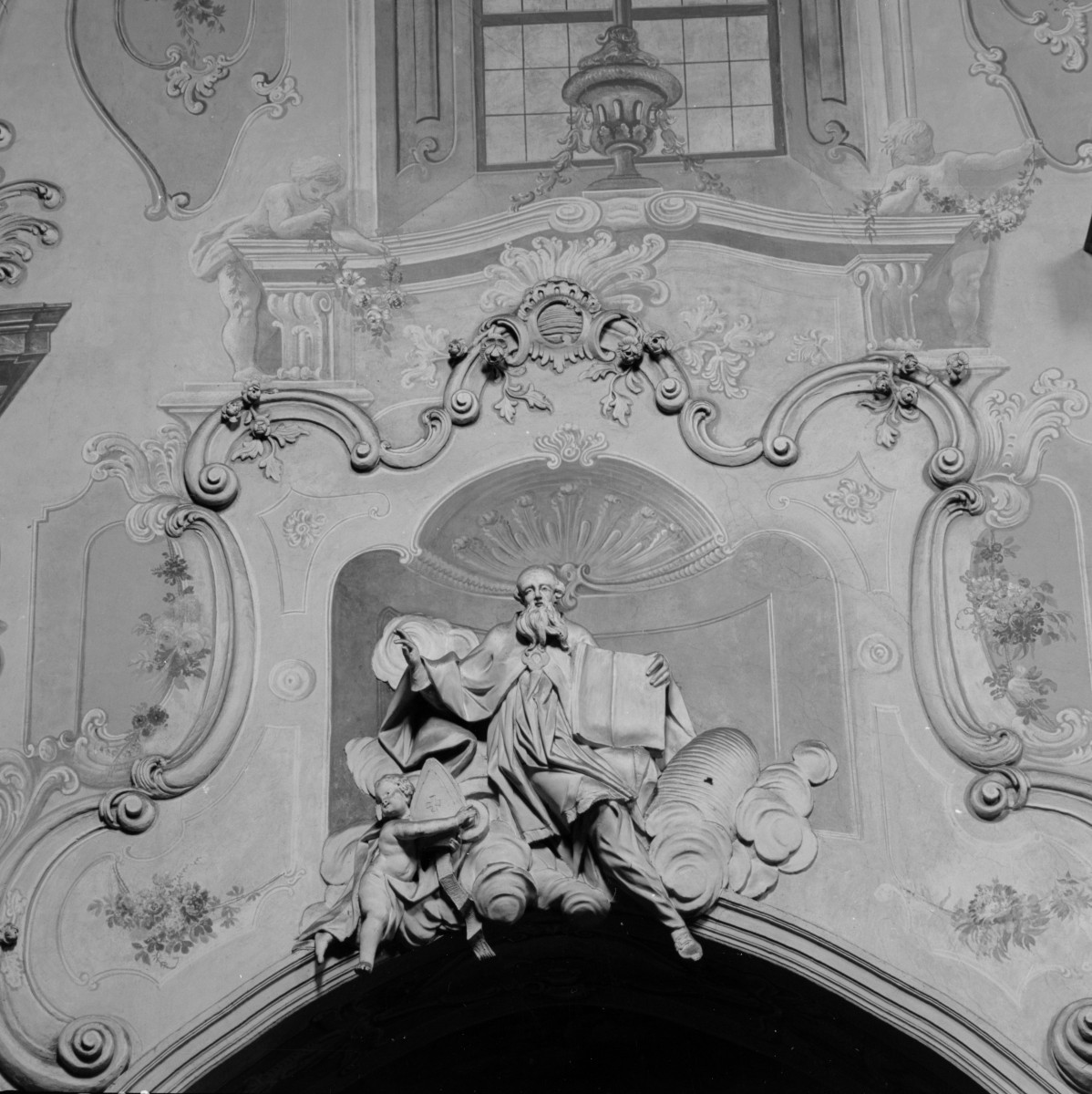 kościół pw. św. Bartłomieja - wnętrze - nawa główna - rzeźba /J.Schubert/, skan 1