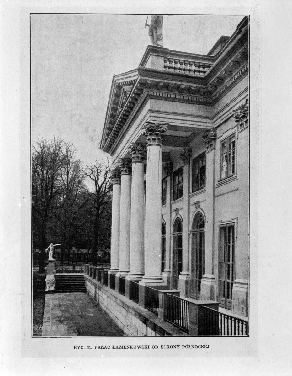 Łazienki Królewskie. Pałac na wodzie. - elewacja z portykiem i kolumnami. Strona północna.
Reprodukcja z W. Tatarkiewicz "Pięć studiów o Łazienkach St. Augusta" 1925. strona 37 ilustr. 31, skan 1