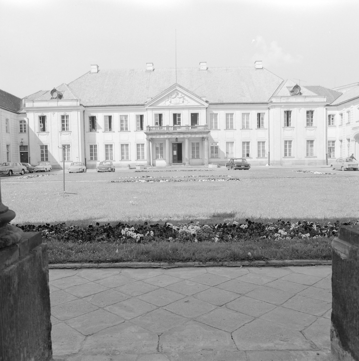Pałac Potockich - fasada , skan 1
