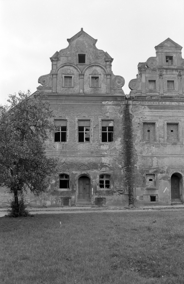 kamienica -elewacja frontowa, skan 1