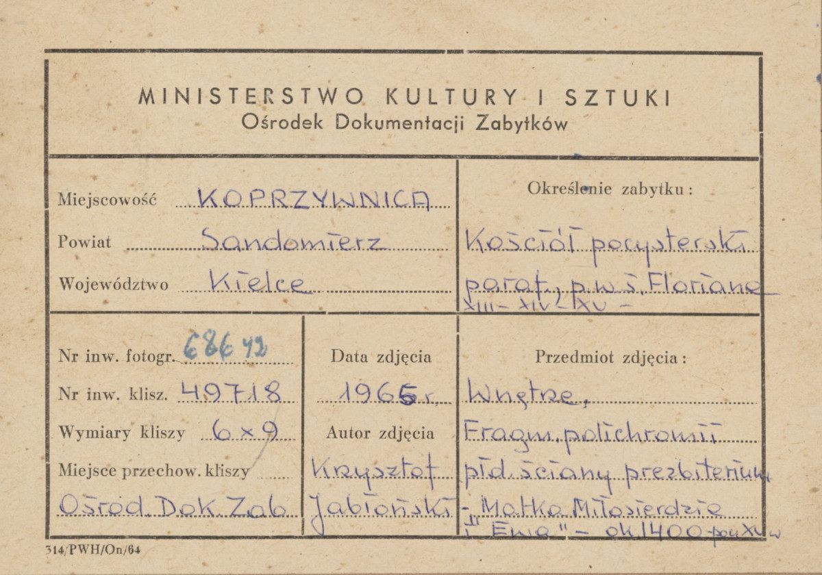 Zespół klasztorny - kościół, wnętrze, prezbiterium,  fragment malowideł ściennych - metryczka, skan 1