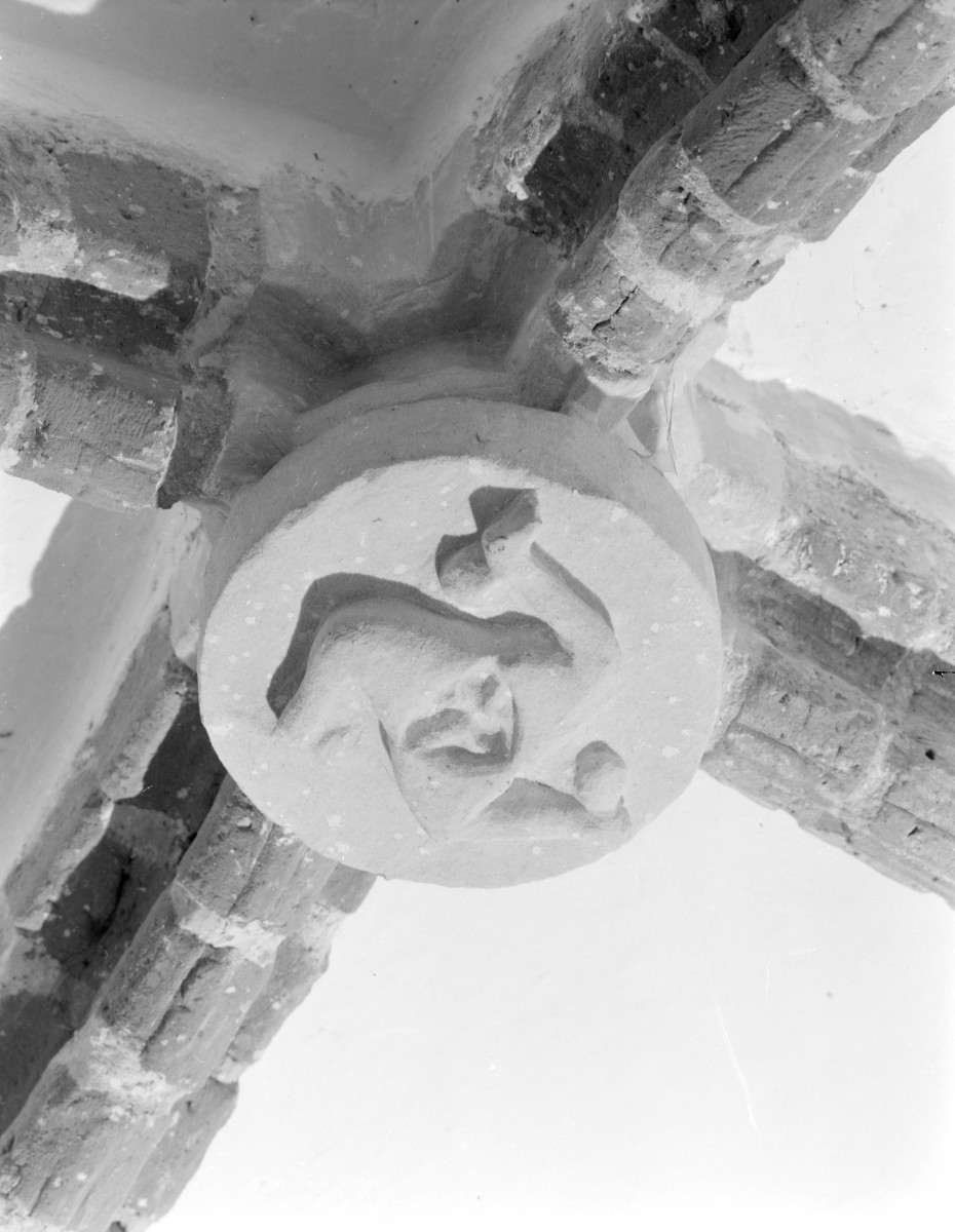 Opactwo Cystersów - wnętrze: kapitularz. Zwornik sklepienia., skan 1