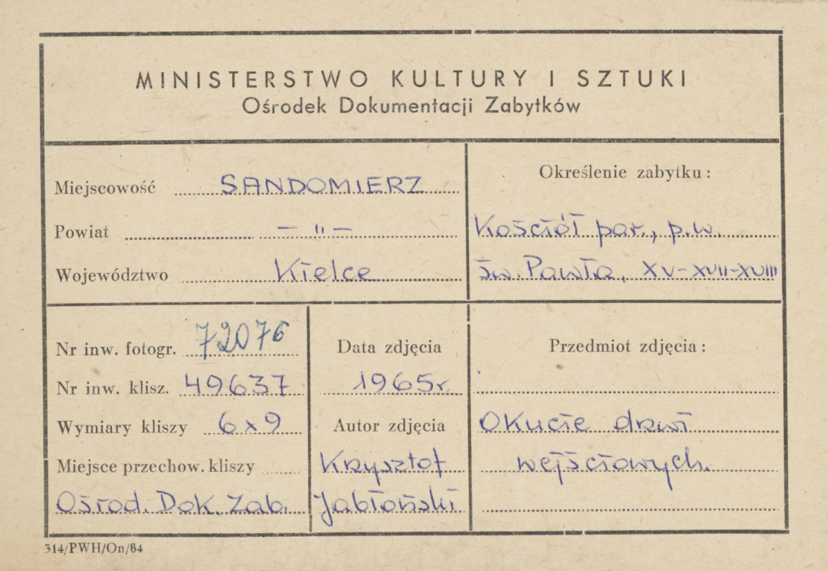 Kościół parafialny pw. św. Pawła - widok okucia drzwi do kruchty - metryczka, skan 1