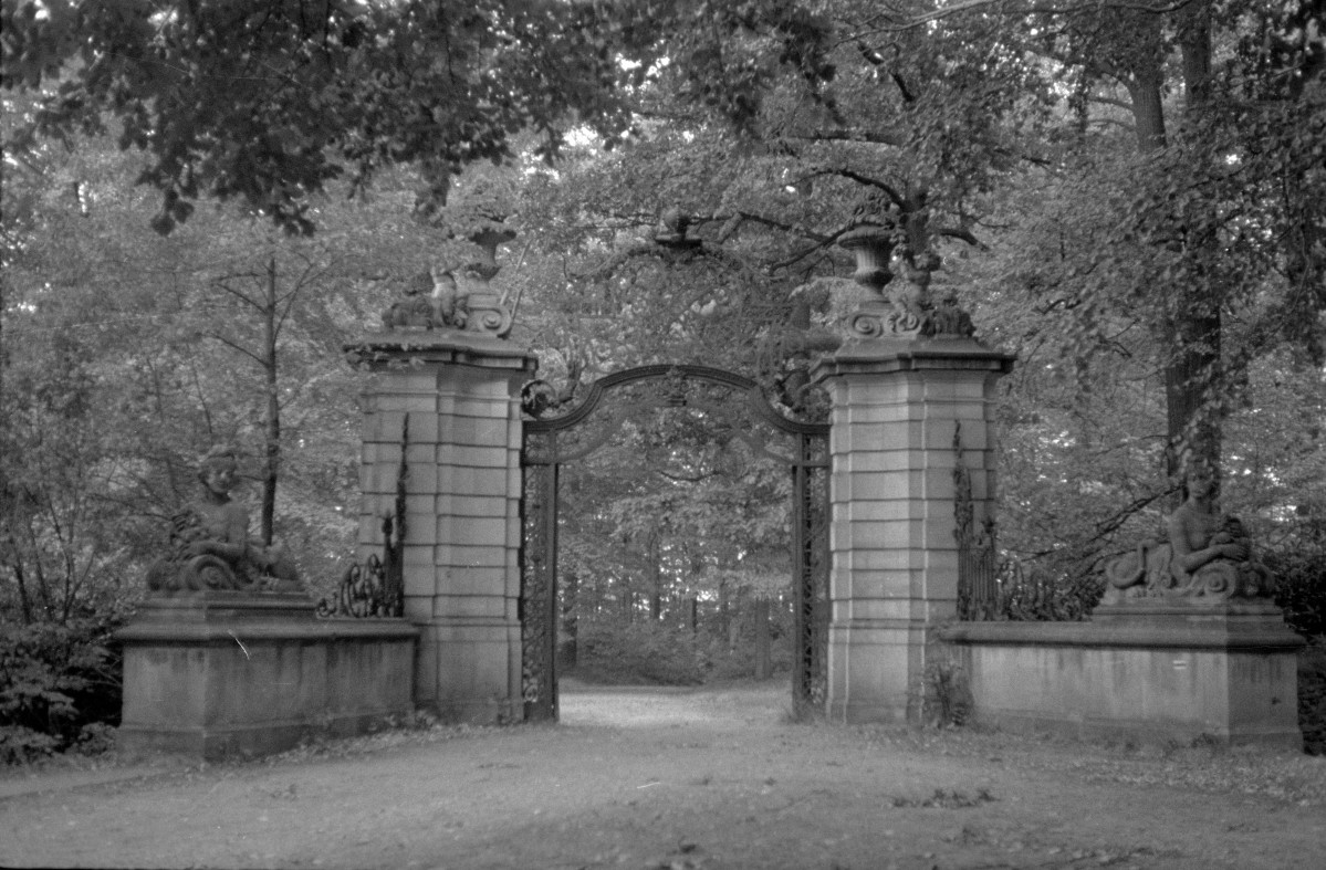 zamek Książ - park krajobrazowy - brama wjazdowa (Lubiechów), skan 1
