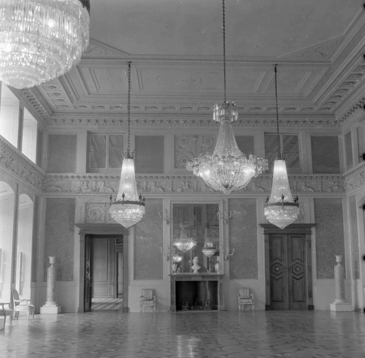 pałac, wnętrze - sala balowa, skan 1