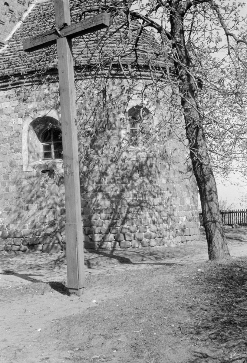 kościół romański - absyda, skan 1