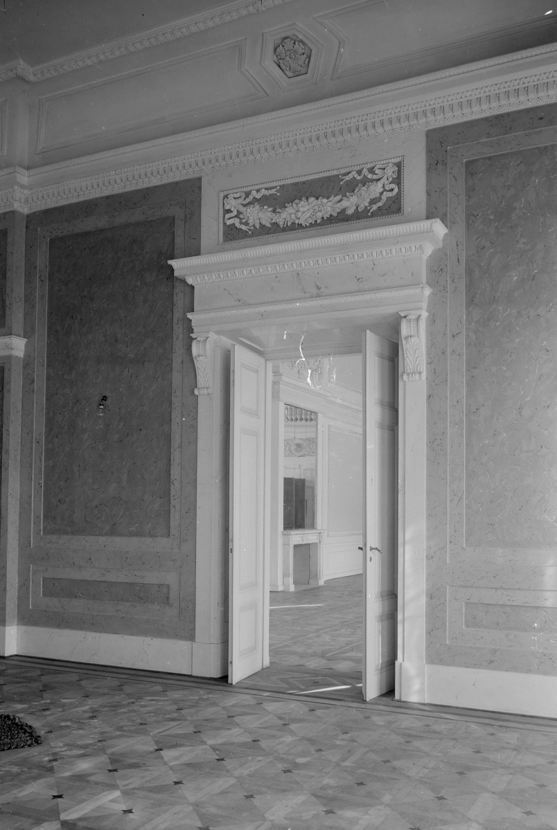 pałac Potockich - sala stiukowa, skan 1