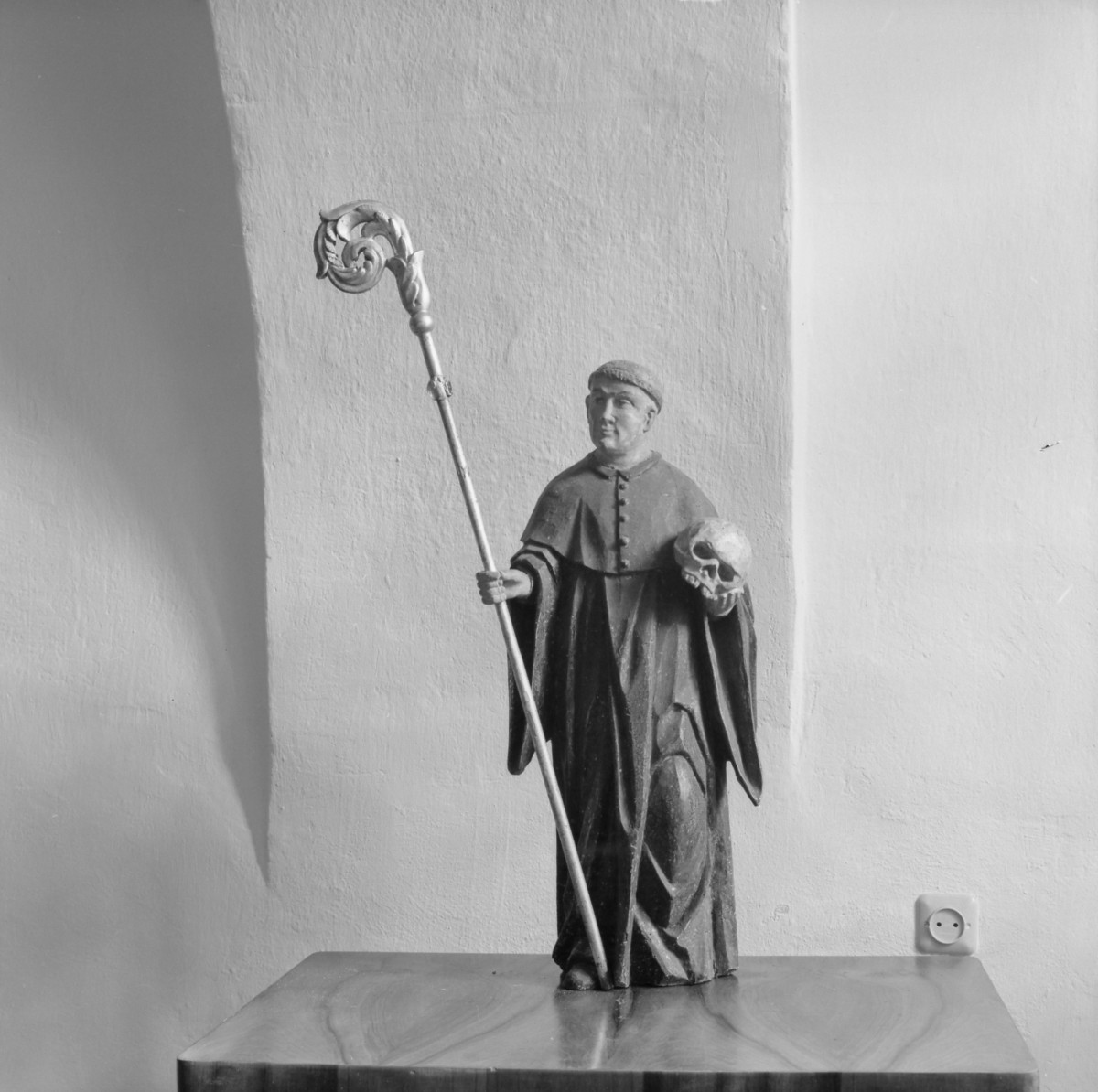 klasztor ss. Mniszek Benedyktynek - zbiory - rzeźba zakonnika z XVIII wieku, skan 1